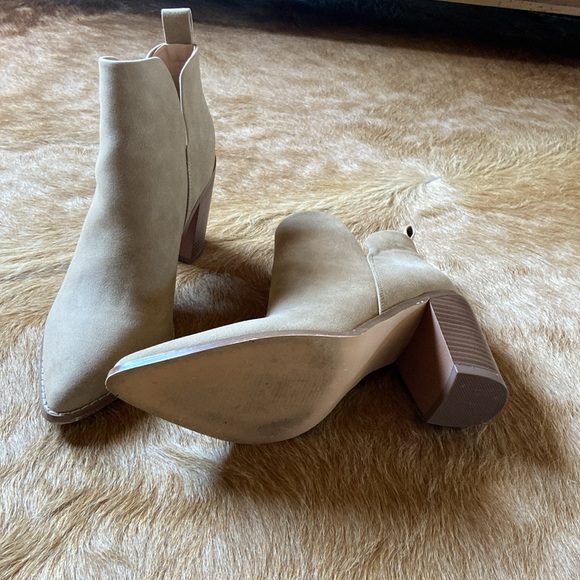 Tan chunky heel ankle boots - Picture 2 of 5